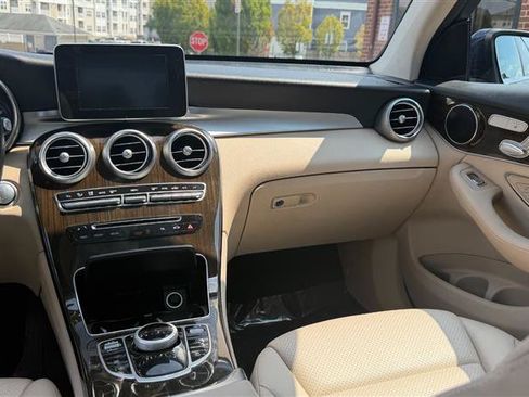 Used 2017 Mercedes-Benz GLC 300 4MATIC image 28