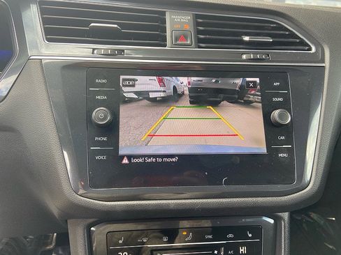 Used 2022 Volkswagen Tiguan SE R-Line image 20