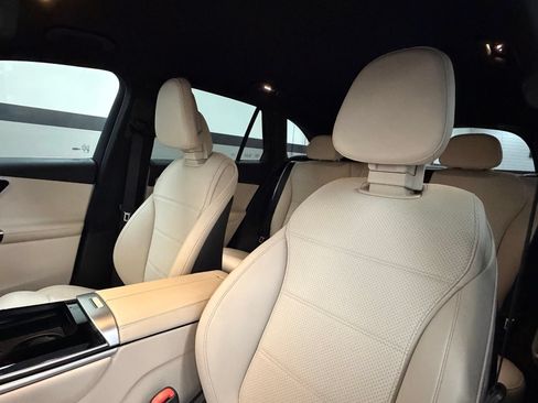Used 2025 Mercedes-Benz GLC 350e 4MATIC image 27