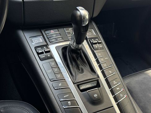 Used 2018 Porsche Macan AWD/4WD image 14