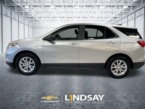 Used 2020 Chevrolet Equinox LS w/ LS Convenience Package FWD image 5