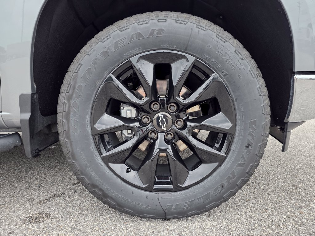 Used 2025 Chevrolet Silverado 1500 LTZ AWD/4WD image 30