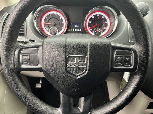 Used 2017 Dodge Grand Caravan SE image 13