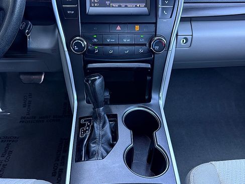 Used 2016 Toyota Camry LE FWD image 16