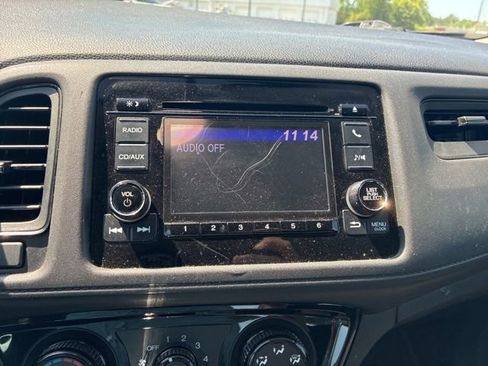 Used 2018 Honda HR-V LX image 9
