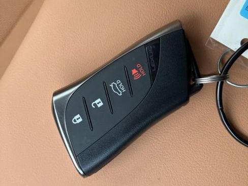 Used 2024 Lexus ES 350 w/ Premium Package image 23