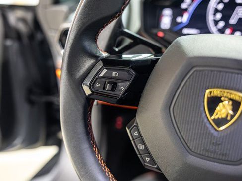 Used 2022 Lamborghini Huracan EVO RWD image 38
