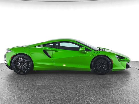 New 2025 McLaren Artura image 6