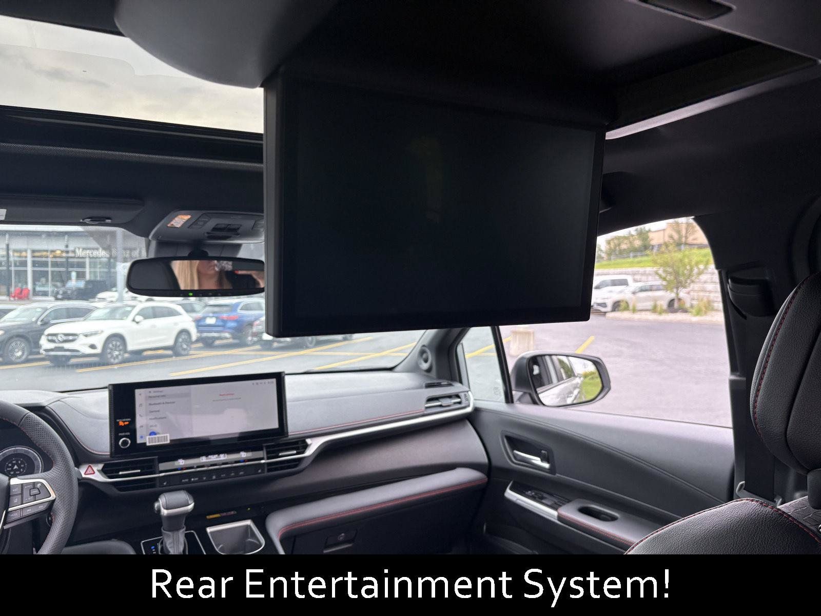 Used 2025 Toyota Sienna XSE w/ XSE Plus Package AWD/4WD image 17