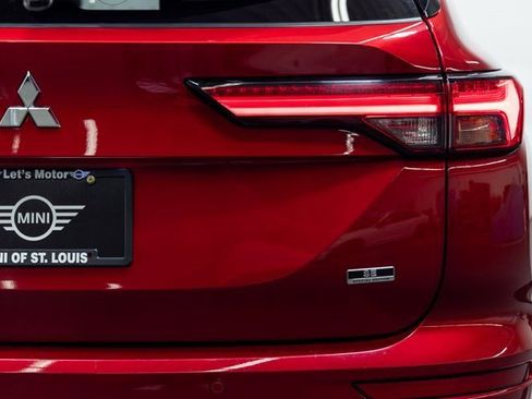 Used 2023 Mitsubishi Outlander SE image 8