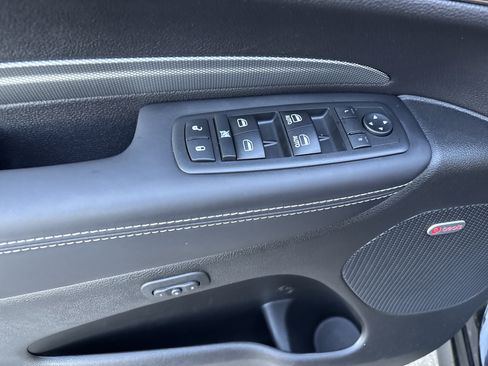Used 2018 Dodge Durango SRT w/ Technology Group AWD/4WD image 16