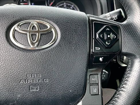 Used 2020 Toyota 4Runner TRD Off-Road Premium AWD/4WD image 27