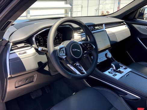 New 2026 Jaguar F-PACE R-Dynamic S image 4