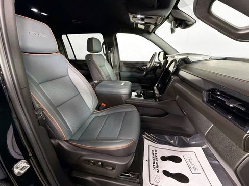 Used 2025 GMC Yukon XL AT4 image 33