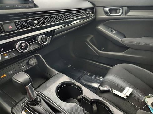 Used 2023 Honda Civic Sport image 27