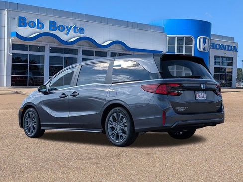 New 2026 Honda Odyssey Touring image 3