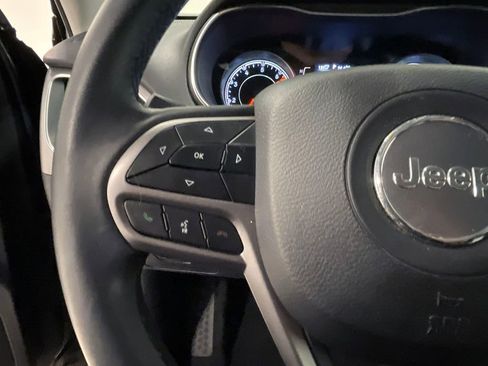 Used 2019 Jeep Cherokee Latitude Plus image 32