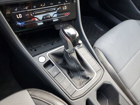 Certified 2025 Volkswagen Jetta SE FWD image 28
