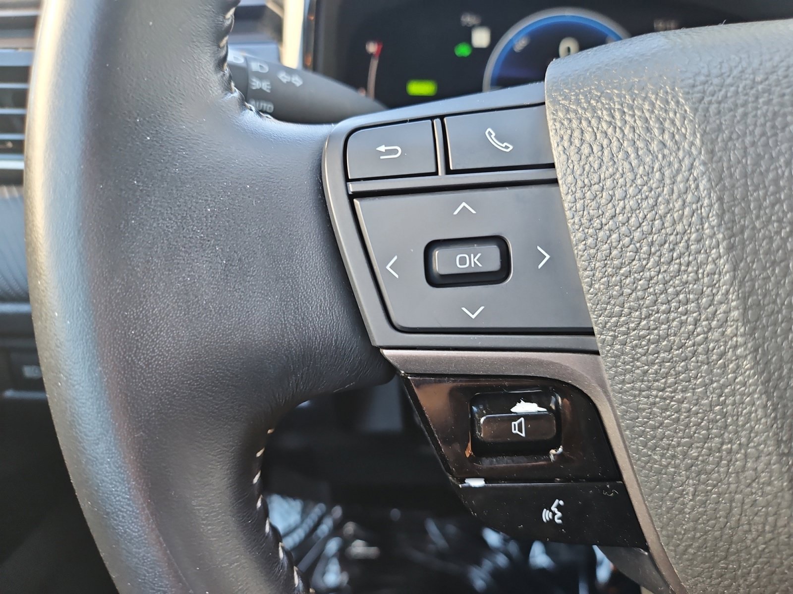 Used 2025 Toyota Camry SE FWD image 23