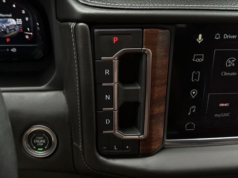 Used 2023 GMC Yukon Denali Ultimate AWD/4WD image 22