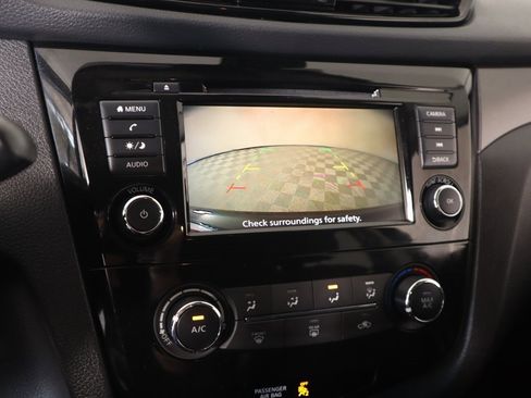 Used 2021 Nissan Rogue Sport S image 6