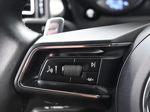 Used 2023 Porsche Macan AWD/4WD image 21