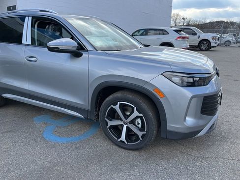 New 2026 Volkswagen Tiguan SE image 3