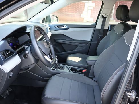 Used 2024 Volkswagen Taos SE FWD image 10