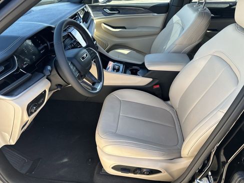 New 2024 Jeep Grand Cherokee Limited 4xe w/ Luxury Tech Group II image 9