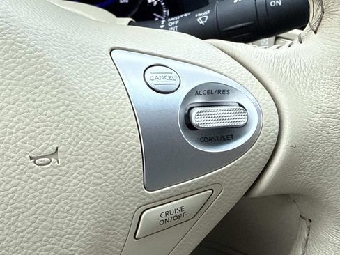 Used 2017 INFINITI QX70 AWD w/ Premium Package image 20