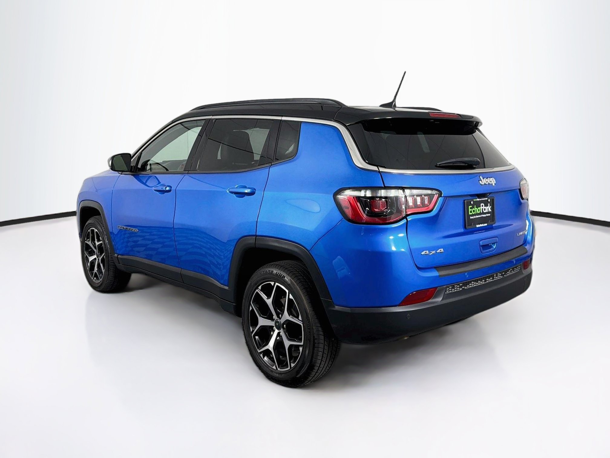 Used 2025 Jeep Compass Limited AWD/4WD image 5
