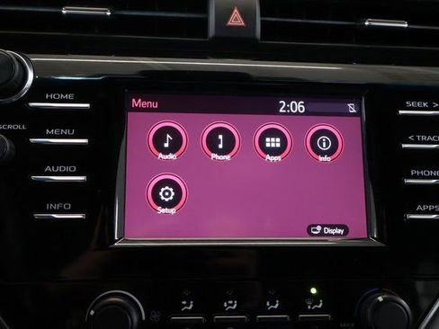 Used 2018 Toyota Camry LE image 25