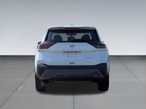 Used 2023 Nissan Rogue SV image 4