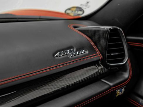 Used 2015 Ferrari 458 Italia Coupe RWD image 78