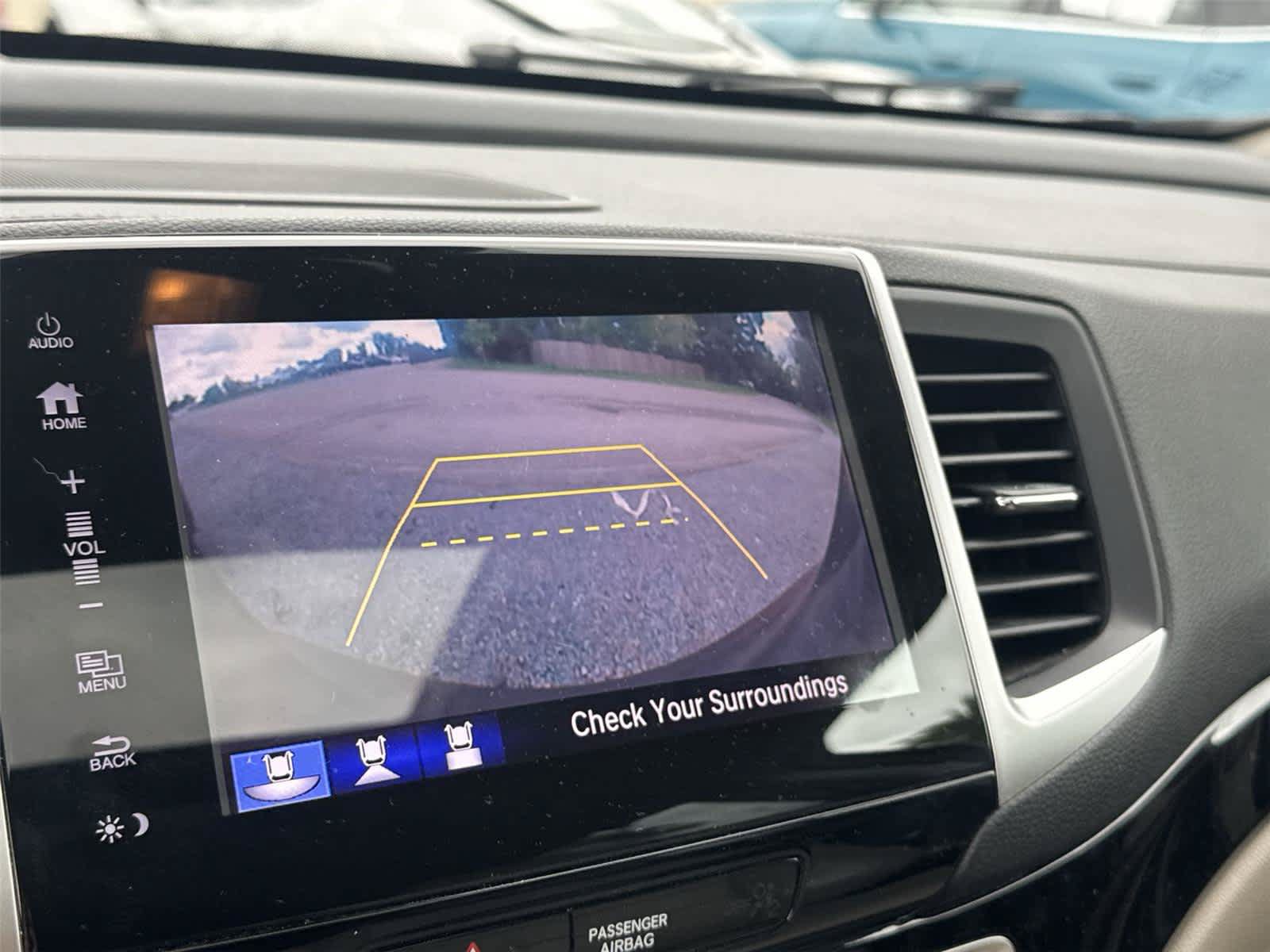Used 2018 Honda Pilot Touring image 16
