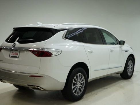 Used 2024 Buick Enclave Premium image 8