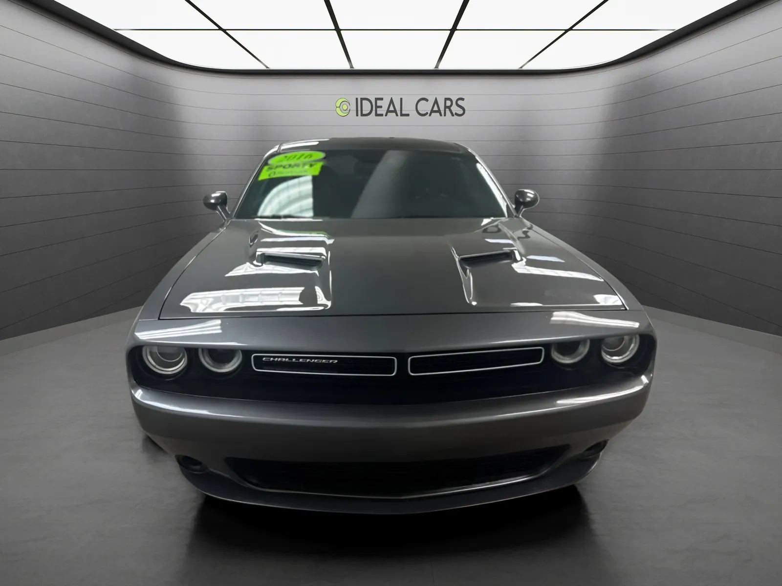 Used 2016 Dodge Challenger SXT RWD image 2