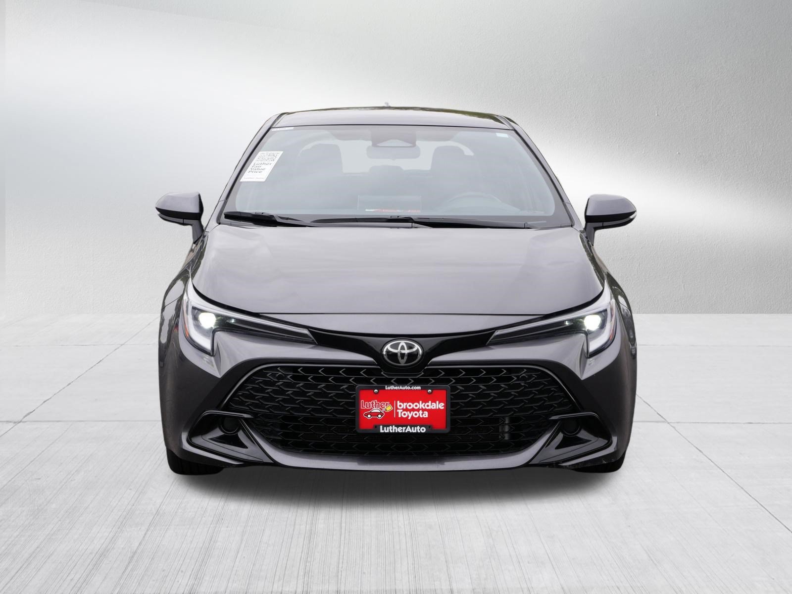 Used 2025 Toyota Corolla SE FWD image 2