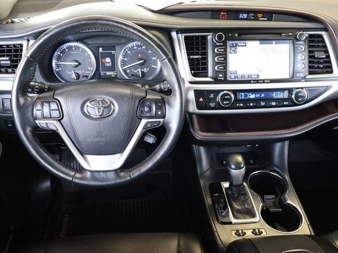 Used 2018 Toyota Highlander Limited Platinum AWD/4WD image 18
