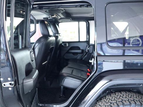 Used 2019 Jeep Wrangler Unlimited Sahara AWD/4WD image 30