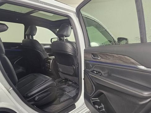 Used 2023 Jeep Grand Cherokee L Overland image 15