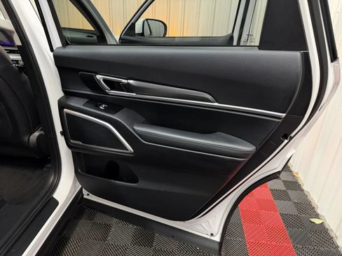 Used 2024 Kia Telluride LX FWD image 41
