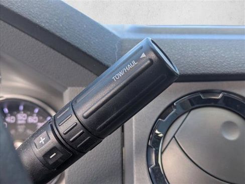 Used 2015 Ford F250 XLT w/ XLT Premium Package image 11