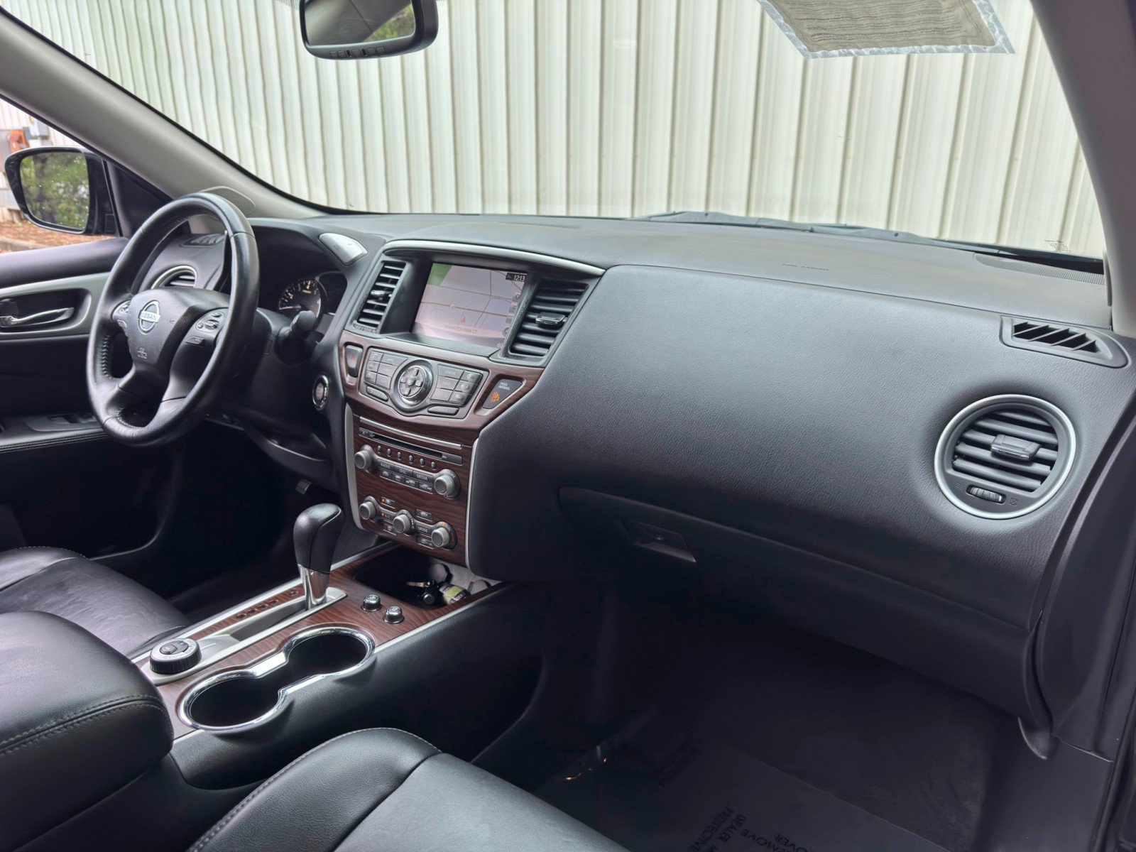 Used 2017 Nissan Pathfinder Platinum AWD/4WD image 14