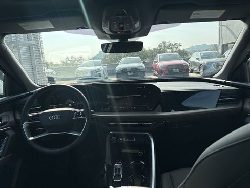 Used 2025 Audi Q5 Premium w/ Convenience Package image 19