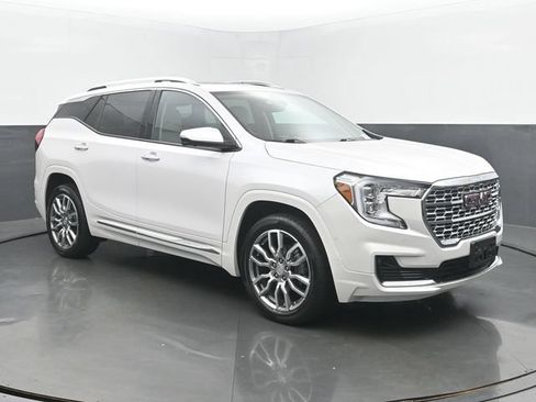 Used 2023 GMC Terrain Denali w/ Denali Premium Package AWD/4WD image 7