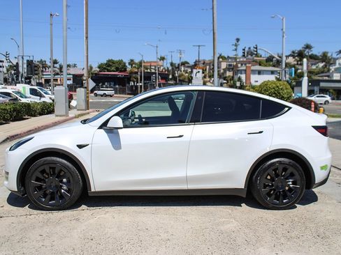 Used 2023 Tesla Model Y Long Range AWD/4WD image 2