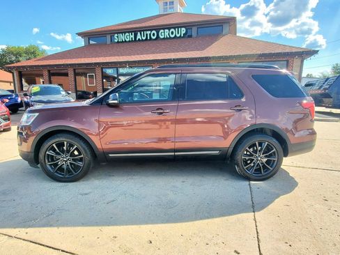 Used 2018 Ford Explorer XLT w/ Equipment Group 202A FWD image 4