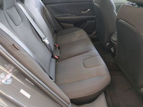 Certified 2026 Hyundai Elantra SE FWD image 17
