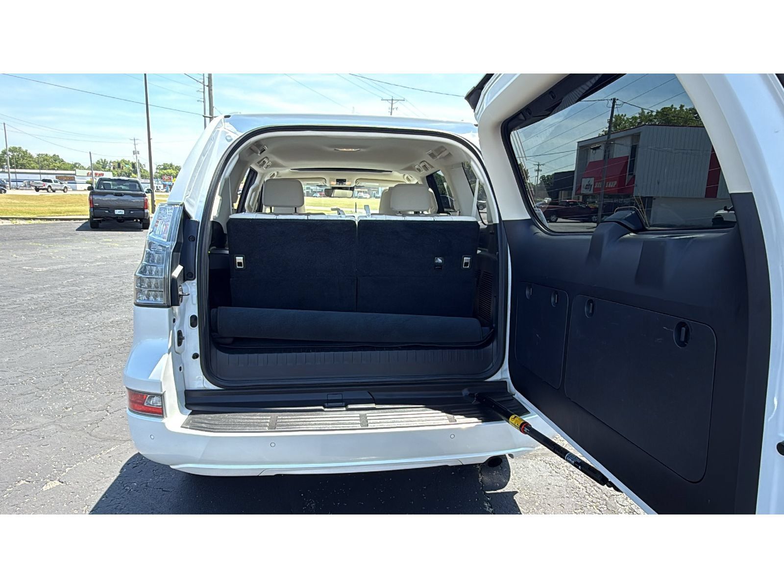 Used 2023 Lexus GX 460 Premium AWD/4WD image 7
